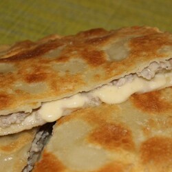 Лепёшки с мясом и сыром