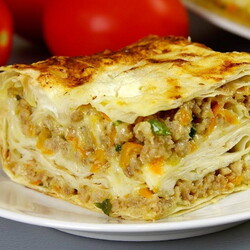 Для любителей быстрых и вкусных рецептов: оригинальный мясной пирог из лаваша. Сытный, нежирный и готовится легко (ВИДЕО)