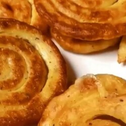 Жаренное пюре картошки на сковороде