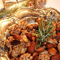 Пряные орехи с розмарином