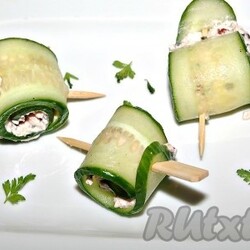 Рулетики из огурцов - 8 пошаговых фото в рецепте