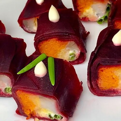 Салат «Сельдь под шубой» по-новому на Новый год: необычная подача любимого блюда (ВИДЕО)-Одна Минута