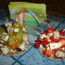 Канапе   с сыром с плесенью 2 видов