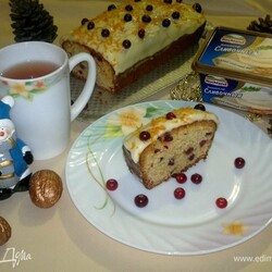 Кекс с клюквой и апельсином под сырным кремом. Ингредиенты: сыр плавленый, сливочное масло, мука