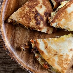 Лаваш с начинкой на сковороде - рецепты с сыром, картошкой, тыквой, яйцом и фаршем