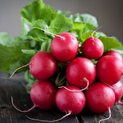 ТОП-3 летних салатов из редиски: полезные, легкие, вкусные и готовятся за 10 минут (ВИДЕО)