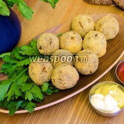 Крокеты из куриной печени в панировке из кускуса