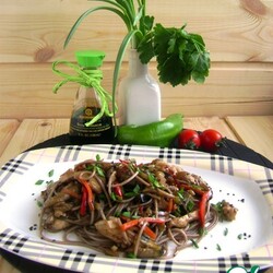 Соба с баклажанами и куриным филе