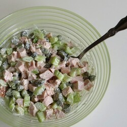 Салат с копчёной курицей