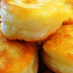 Пышные (как пончики) оладьи без яиц. Не опадают после жарки и хочется съесть даже холодными!