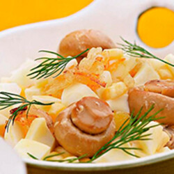 Простой салат из консервированных шампиньонов: 6 рецептов для начинающих кулинаров