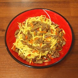 Куриные сердечки с лапшой удон