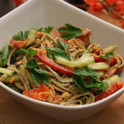 Салат "Арахисовая соба"