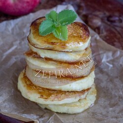 Яблоки в тесте жареные на сковороде