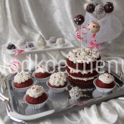 Торт, капкейки и кейк-попсы Красный бархат