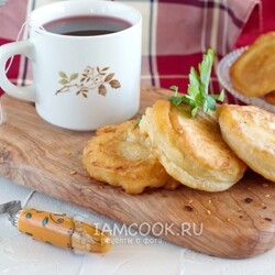 Колбаса в кляре на сковороде — рецепт с фото