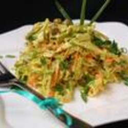 Салат с савойской капустой, морковью и горошком