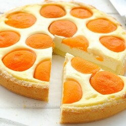 Абрикосовый пирог "по следам солнца" на слоеном тесте