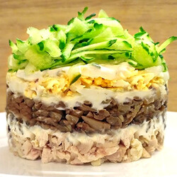 Вкусные салаты с курицей и грибами шампиньонами: фото и простые пошаговые рецепты приготовления грибных закусок