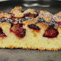 Нежный, ароматный и просто тает во рту: вкуснейший пирог со сливами по очень простому рецепту-Одна Минута