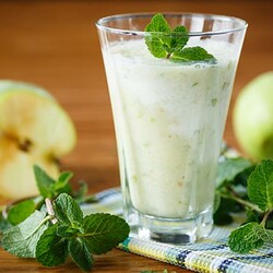 Смузи из яблок: вкусные рецепты для блендера