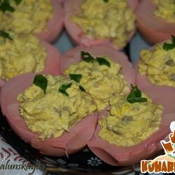 Яйца, фаршированные сельдью