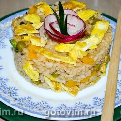Жареный рис с овощами и яйцом. Рецепт с фото