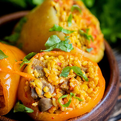 Перцы, фаршированные булгуром, грибами и соевым мясом | Простые кулинарные рецепты с фотографиями