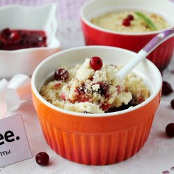 Крамбл с замороженными ягодами