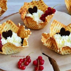 Вафельные корзиночки со сливками и шоколадом - пошаговый рецепт приготовления с фото