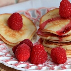 Оладьи на сметане - рецепты с кефиром, молоком, дрожжами, яблоками и бананом