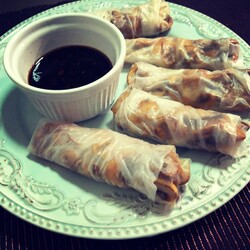 Роллы в рисовой бумаге с грибами и чесноком