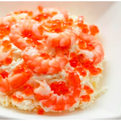 Рецепт салата Королевский с красной имитированной икрой