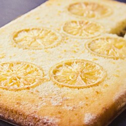 Лимонный пирог с кремом и сиропом