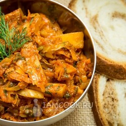 Квашеная капуста, тушенная с мясом и картофелем — рецепт с фото