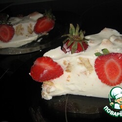 Торт "Сметанный" с клубникой без выпечки