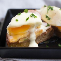 Идеальный завтрак: классические яйца бенедикт