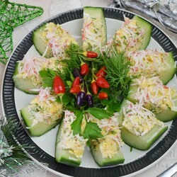 Быстрая закуска из огурцов с крабовыми палочками