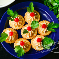 Закуска на крекерах на праздничный стол: 9 лучших рецептов с фото