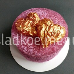 Манговый бисквитный торт с малиной