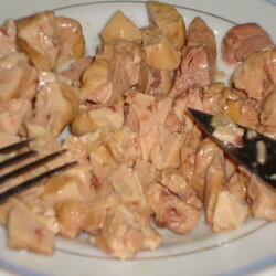 Вкусные, легкие и бытрые салаты из печени трески