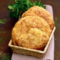 Быстрые сырные лепешки с морковью