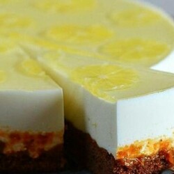 Лимонный муссовый торт с абрикосовым джемом