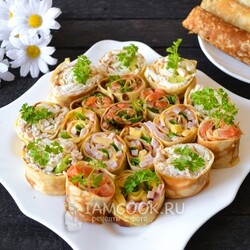 Роллы из блинчиков с разной начинкой — рецепт с фото