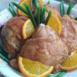 Куриные бедра в апельсинах. Ингредиенты: куриные бедра, апельсины, соевый соус