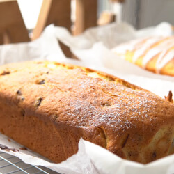 Базовый рецепт творожного кекса за 10 минут: лимонный или классический с изюмом? Выбирать вам