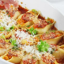 Ракушки фаршированные мясным фаршем в соусе — рецепт с фото пошагово