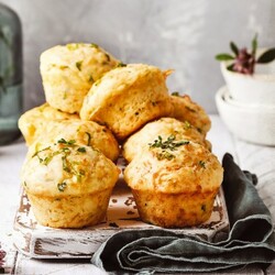 Двойные сырные маффины с чесноком - Это со вкусом!