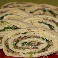 Рулет из лаваша с яйцом и шпротами