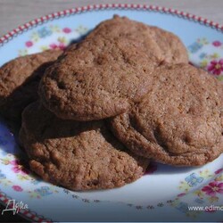 Апельсиновое печенье с шоколадом. Ингредиенты: мука, апельсины, шоколад молочный